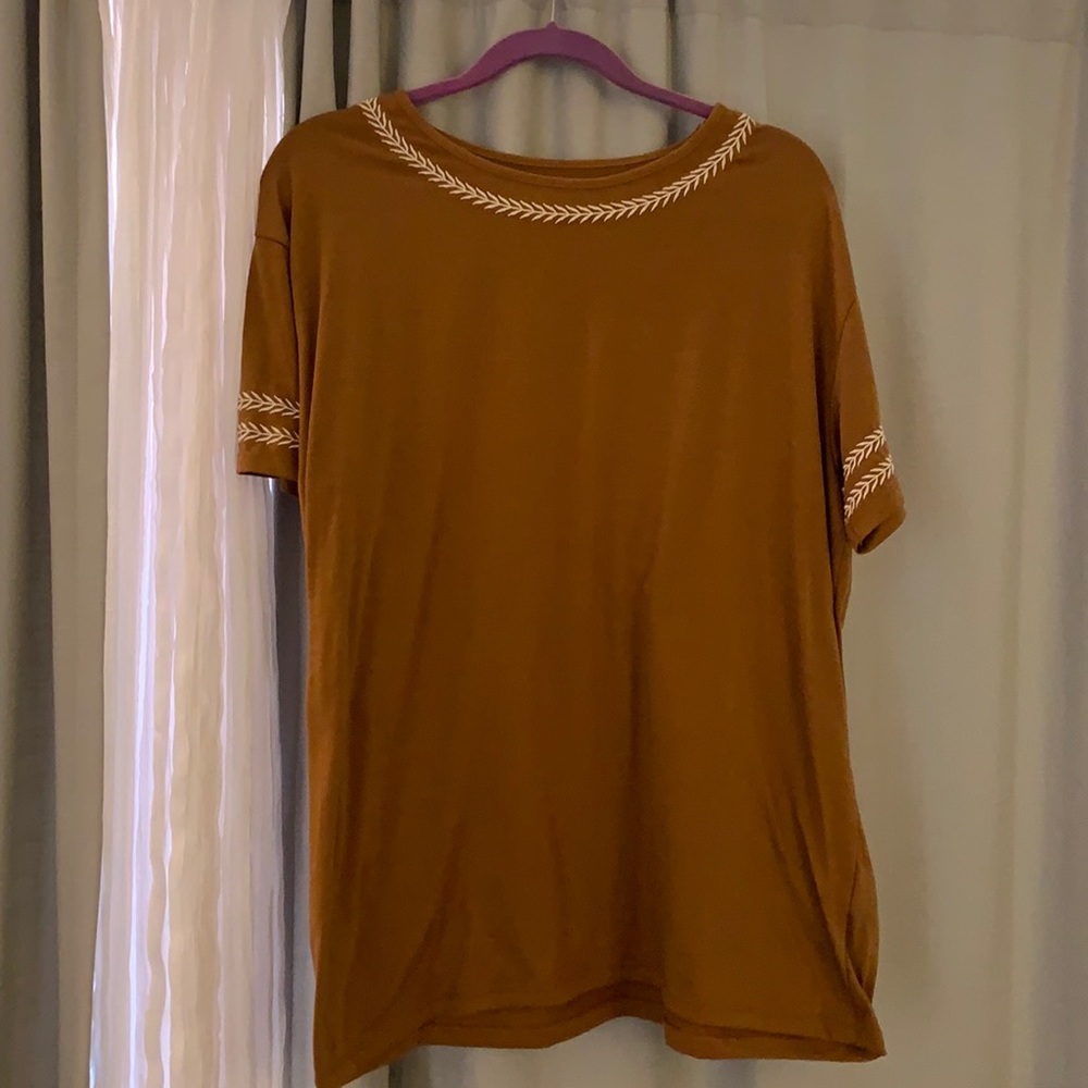 Brown tee shirt
